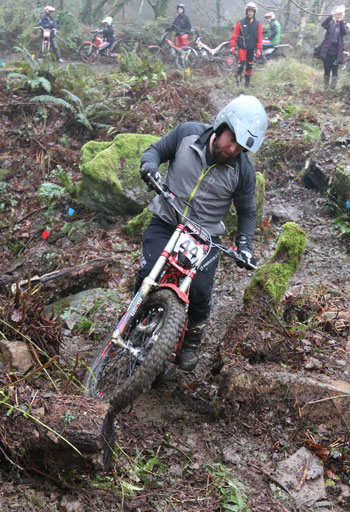 Jason Tillings makes good use of rocks to make the tighter turns at Boxing Day Trial. We look forward to when we can have a shot of the younger Tillingses here in the future.