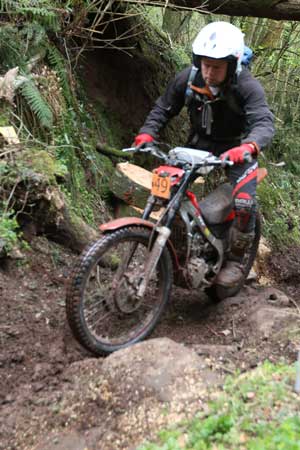 Jase Bendall cleans his way to the Wyegate Cup thanks to his legendary Special Test skills. Seen here exiting Pant-glas. Click for all the info. Pic: Jackie Jones.